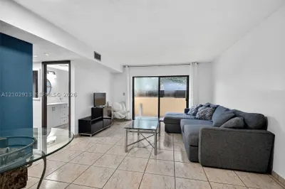 2924 Collins Avenue #303 1