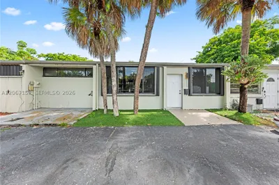 6480 E Miami Lakes Dr E #6480 1
