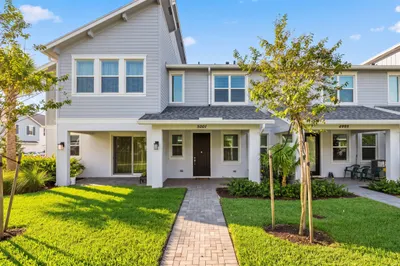 5001 N Longwood Lake Square 1