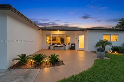 751 SW 54th Ave 1