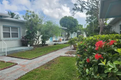 1239 Marseille Dr #4 1