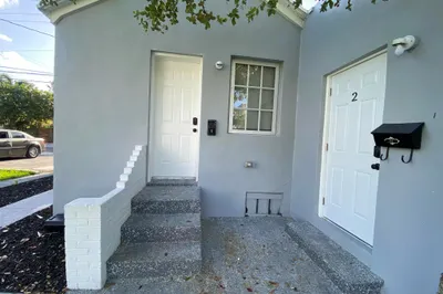 10 N Palmway #1 1