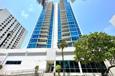 2655 Collins Ave #2412 1
