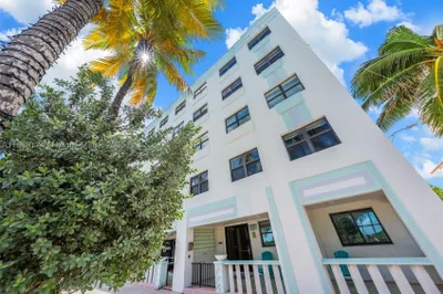 1390 Ocean Dr #202 1