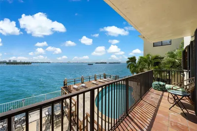 7845 NE Bayshore Ct #10 1