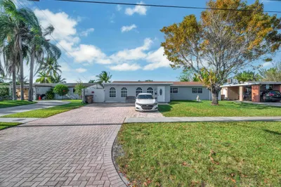 471 NW 39th Street 1
