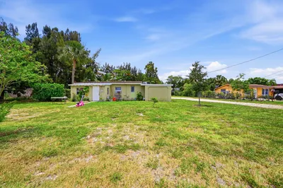 700 SW 8th Street 1