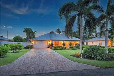 4586 SE Manatee Terrace 1