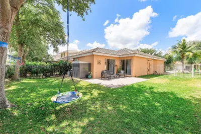9292 NW 54th St 1