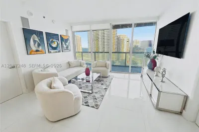 465 Brickell Ave #1605 1