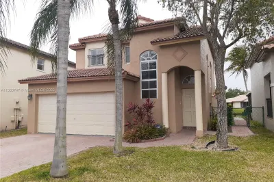 446 Lakeside Cir 1