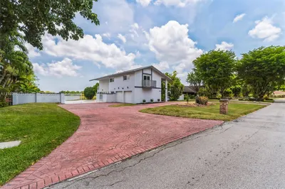 9811 W Calusa Club Dr 1
