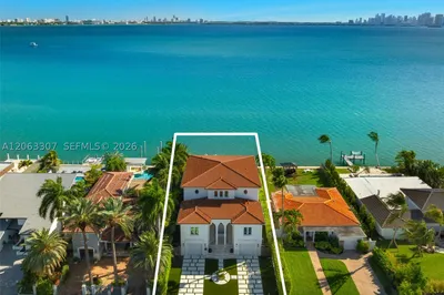 1460 S Treasure Dr 1