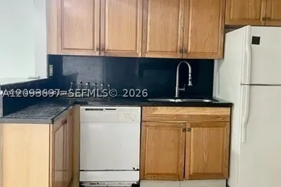 310 SW 10th Ter 1