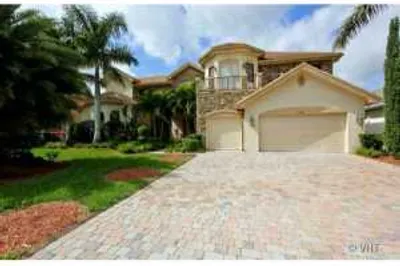 10596 Versailles Boulevard 1