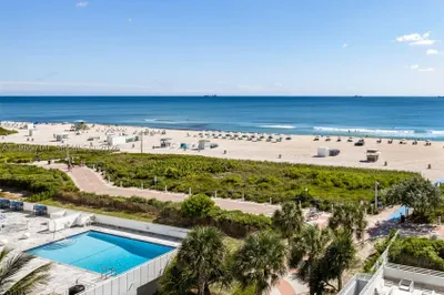 345 Ocean Dr #718 1