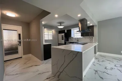 4940 E Sabal Palm Blvd #101 1