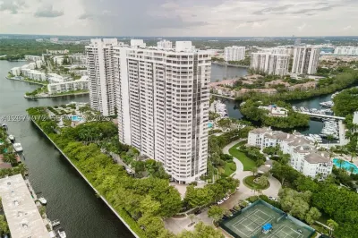 2000 Island Blvd #908 1