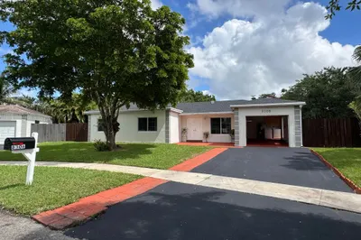 8306 NW 74th Terrace 1