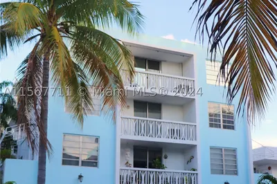 335 Collins Ave #203 1