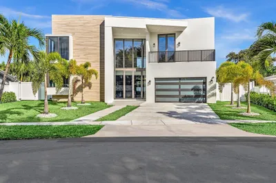 957 SW 12th St 1
