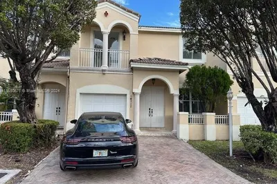 10111 NW 32nd Ter 0 1