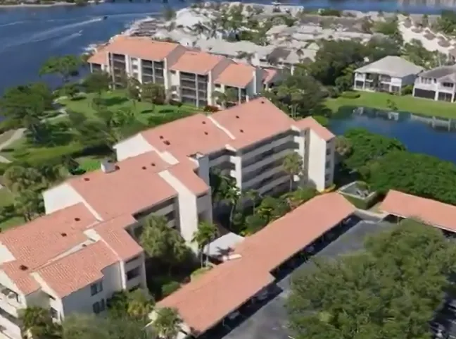Penthouse living meets waterfront paradise in Jupiter Harbour!