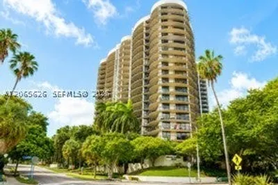 2843 S Bayshore Dr #P4-F 1