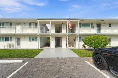 1117 LAKE Terrace #112 1