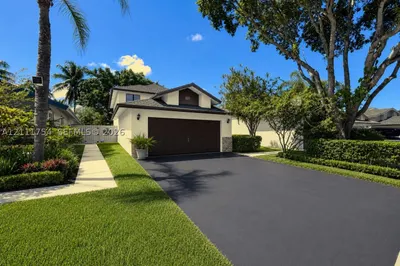 527 Lakeside Cir 1