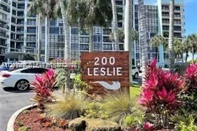 200 Leslie Dr #1023 1