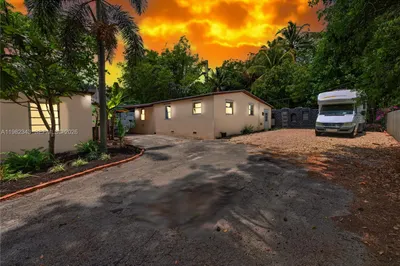 749 NW 43rd St 1