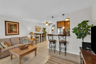 2120 NE 42nd Court #7 1