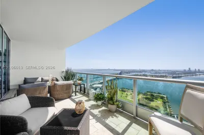 900 Biscayne Blvd #4205 1
