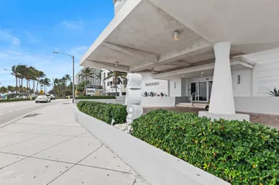 209 N Fort Lauderdale Beach Boulevard #10B 1