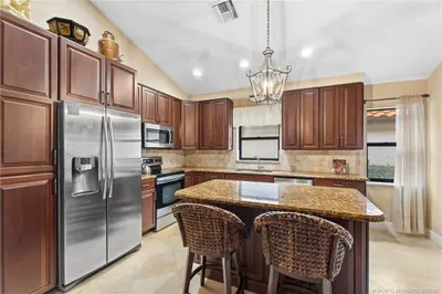 2802 SW Mariposa Circle 1
