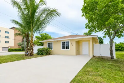 289 SW 3rd Court 1