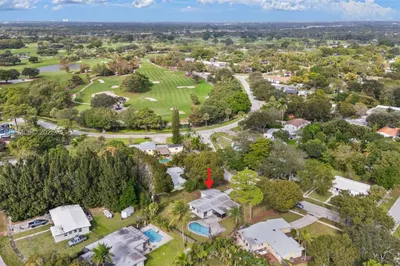 Ft Laud Country Club meandering golf course
