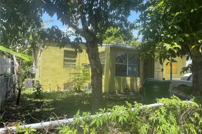 210 SW 30th Ave 1