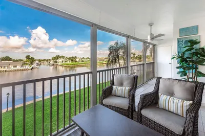 985 SE 19th Avenue #203 1