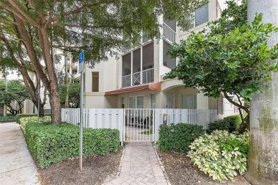 3600 Oaks Clubhouse Drive #111 1