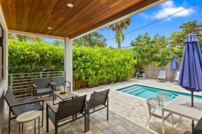 809 SW 10th Ter 1