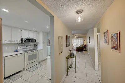 3186 Via Poinciana #203 1