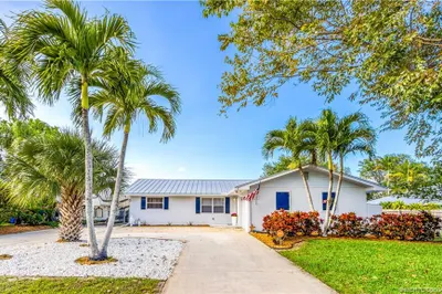 5249 SE Horseshoe Point Road 1