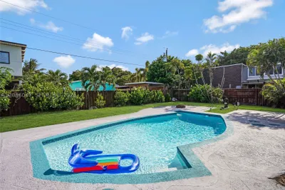 912 NE 9th Ct 1