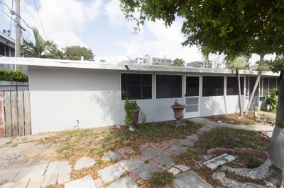 207 NE 23rd Ave 1