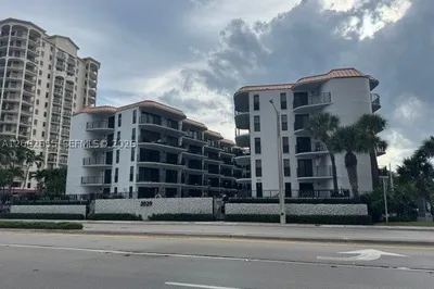 2029 N Ocean Blvd #403 1