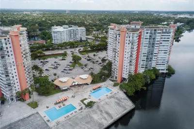 1301 NE Miami Gardens Dr #515W 1