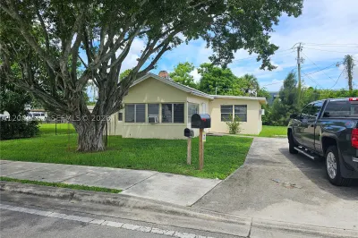 2121 NW 28th St 1