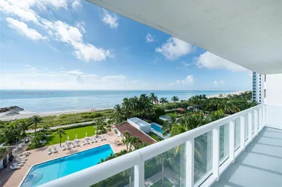 2457 Collins Ave #804 1
